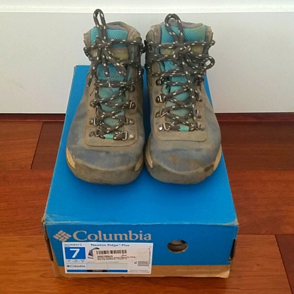 Columbia Gray/light blue hiking boots. Size 7. - Picture 1 of 6